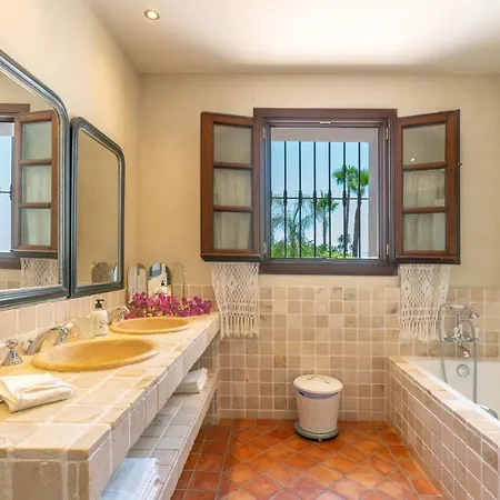 Casa Sol. Encantadora Con Piscina * Marbella